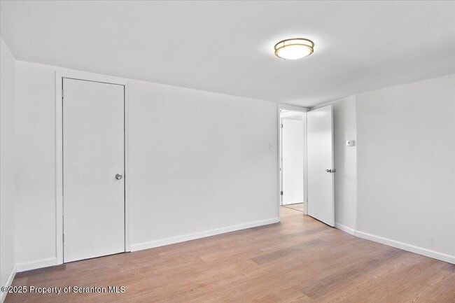 Building Photo - 134 Lampman St