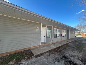 Building Photo - 405 Park St