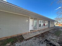 Building Photo - 405 Park St