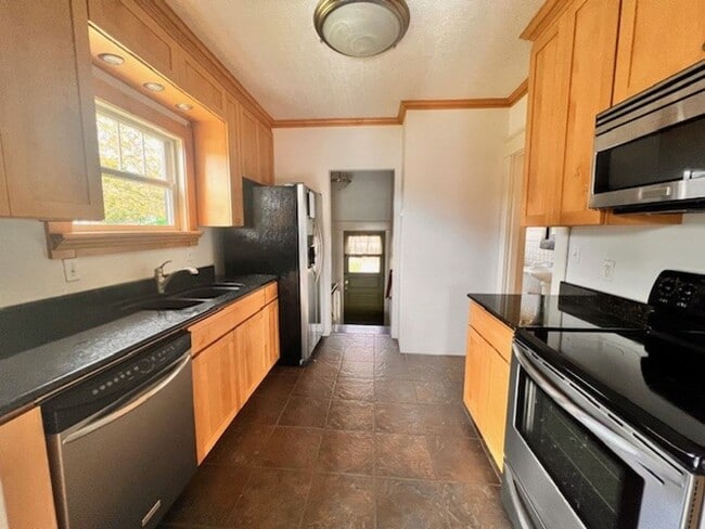 Building Photo - 1416