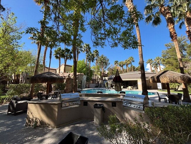 Building Photo - Gorgeous 2Bed/2Bath/2Car Garage, 2nd-Story Condo located in the West part of the valley— Enjoy Re...