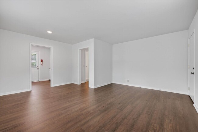 Building Photo - 1316 Sunnyview Dr