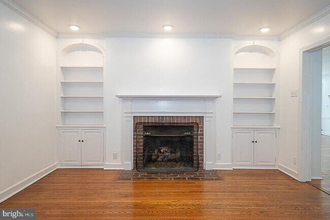 Building Photo - 714 Greythorne Rd