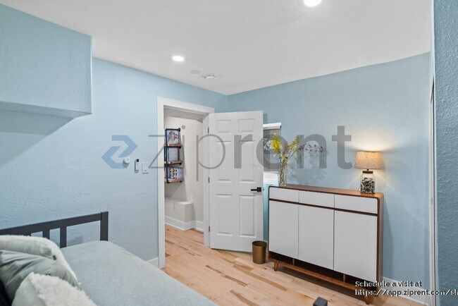 Building Photo - 3473 Birdsall Ave