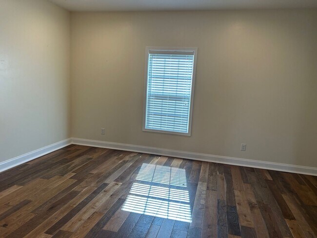 Building Photo - 3 Bedroom/2.5 Bath Home Kingsport, TN