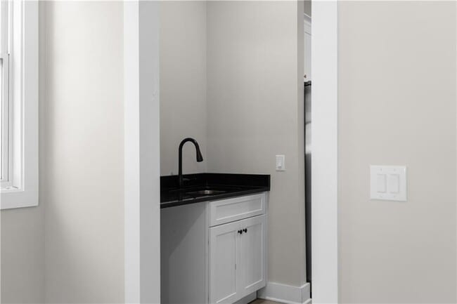 Building Photo - 1331 Diamond Ave SE