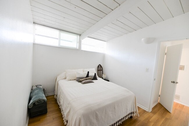 Building Photo - 139 W Canada