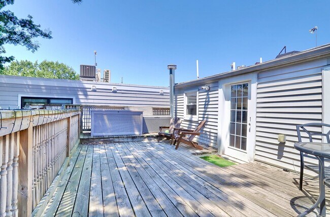 Building Photo - 265 3rd St