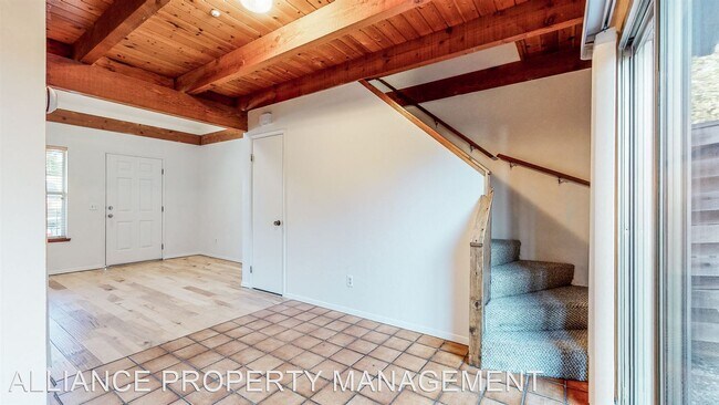 Building Photo - 3 br, 2 bath House - 72 Kingston Lane (Way