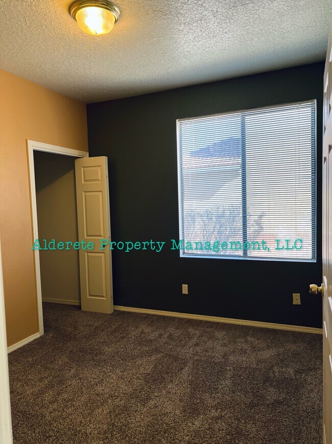 Building Photo - 4217 Ridgeway Ct