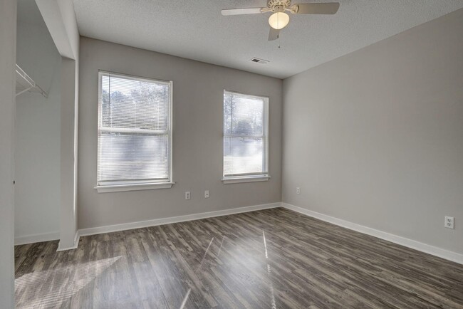 Building Photo - 144 Charter Dr