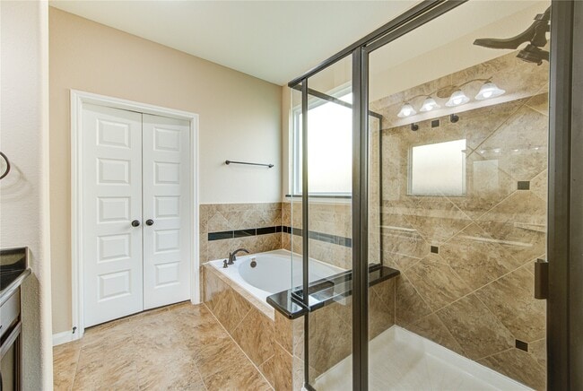 Building Photo - 18318 Russett Green Dr