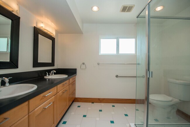 Building Photo - 3 Bedroom Single Family Home in the Brea-O...