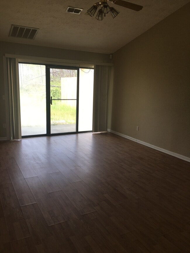 Building Photo - Convenient & Cozy 2Bed/2Ba Home in a Quiet Neighborhood! *SPECIAL: 1/2 OFF 1st Month's Rent!* + *...