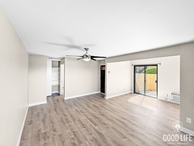 Building Photo - Beautiful 2BD/2BA Condo W/ Reserved Parkin...