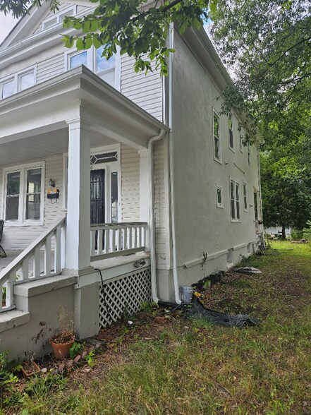 Building Photo - 2312 3rd Ave
