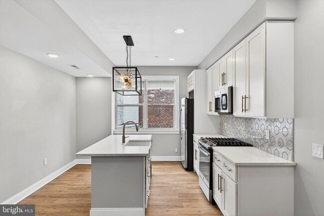 Building Photo - 2528 E Albert St