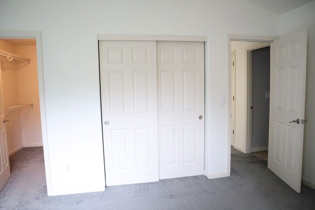 Building Photo - 12503 NE 70th Cir