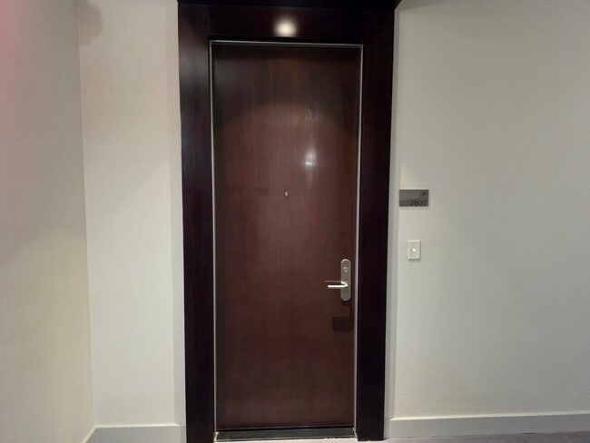 Building Photo - Fantastice High Rise with Full City Views!