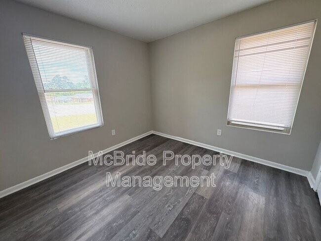 Building Photo - 2941 Rollingwood Dr