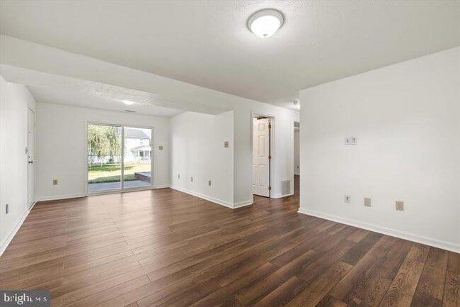 Building Photo - 136 Nightingale Ave