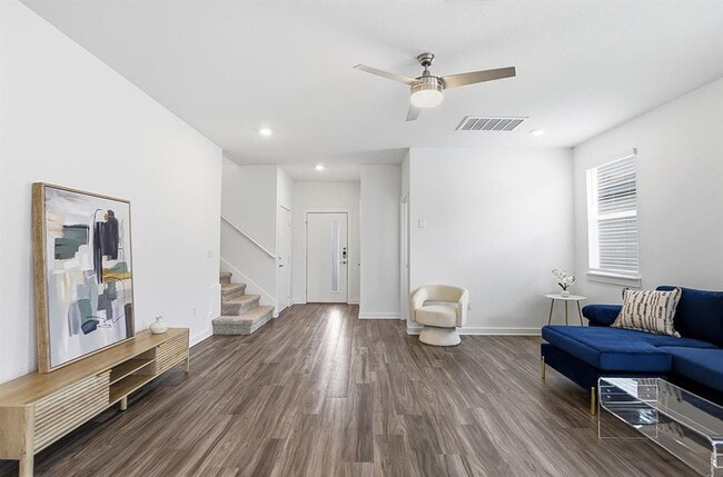 Building Photo - 220 Century Plant Rd