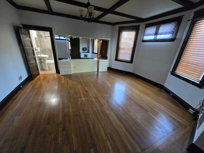 Building Photo - 2325 Reading Rd