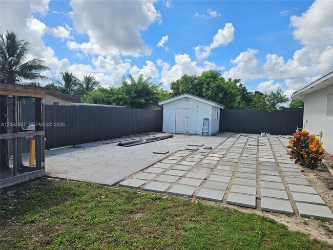 Building Photo - 75 SW 18th Ave