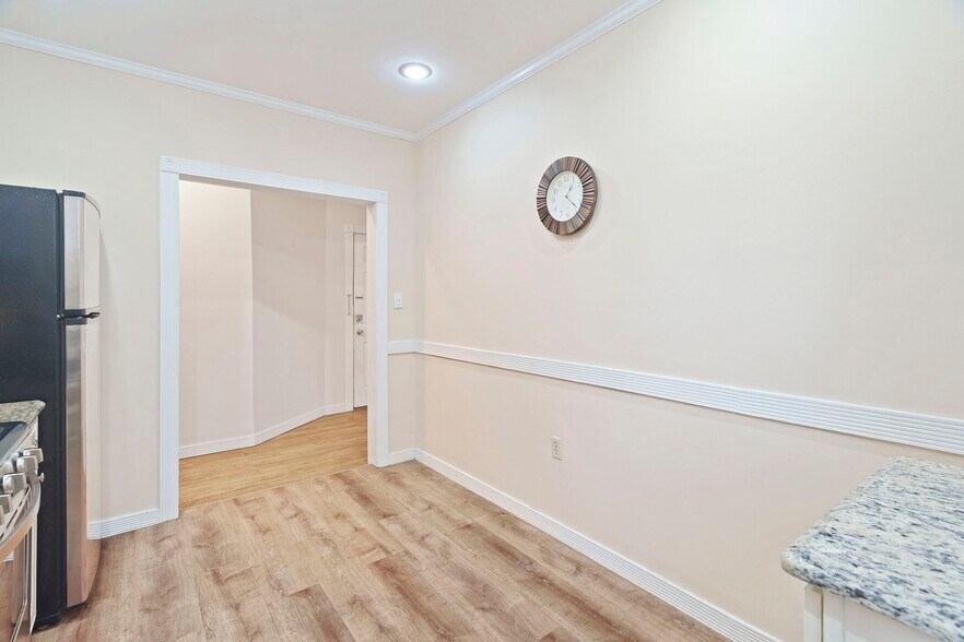 Building Photo - 6045 Boulevard E