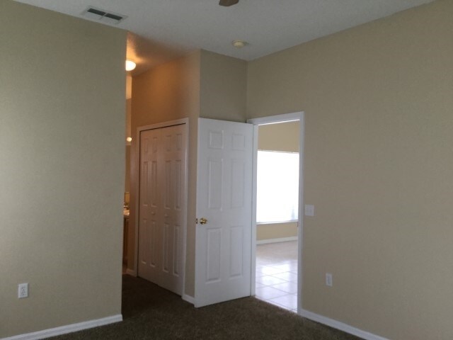 Building Photo - 647 Heraldo Ct