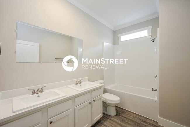 Building Photo - 4 Bedroom Pet-Friendly Home in San Antonio...