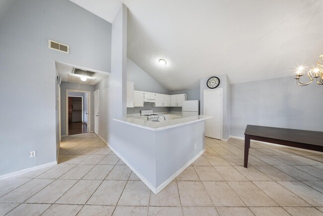 Building Photo - 15242 Peachmeadow Ln