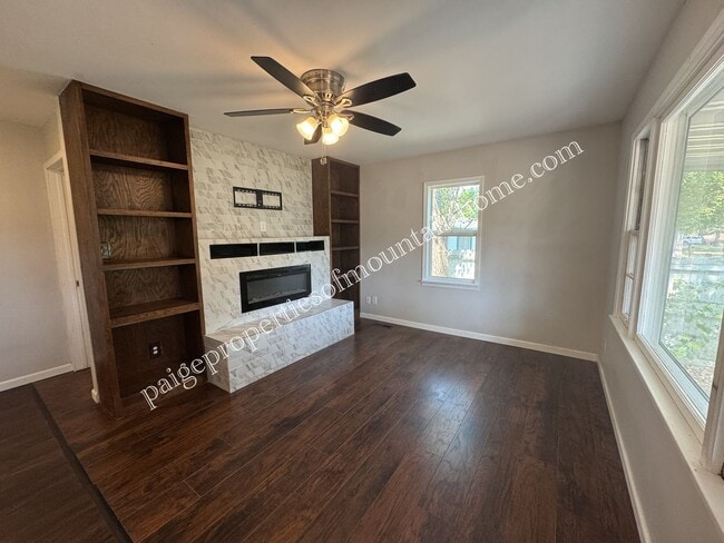 Building Photo - Charming 3 bed, 2 bath off Hwy 5 South