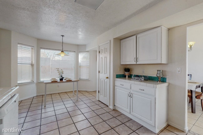 Building Photo - 4 br, 3 bath House - 8416 La Paloma Court ...