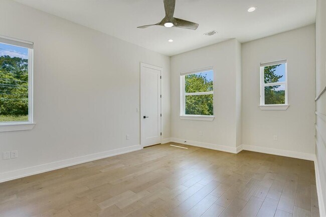 Building Photo - 3507 Oak Springs Dr