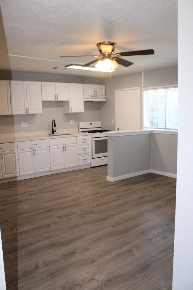 Building Photo - Two Bedroom plus BONUS Room in Pittsburg Single Story Four-plex- OPTIONAL DETACHED GARAGE AVAILABLE!