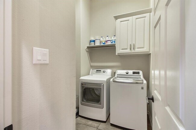 Building Photo - 29011 Powder Ridge Dr