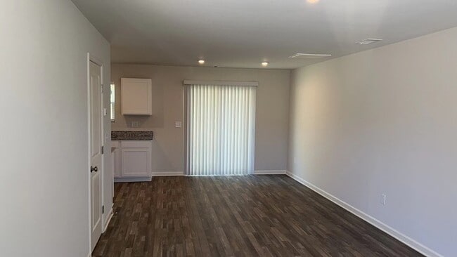 Building Photo - Charming single family house!3bedrooms, 3b...