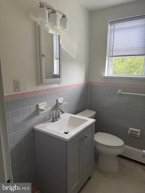 Building Photo - 901 E Pleasant Ave