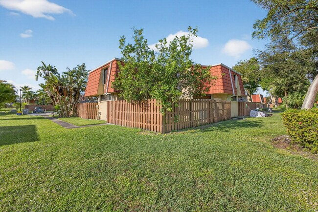 Building Photo - 8164 Thames Blvd