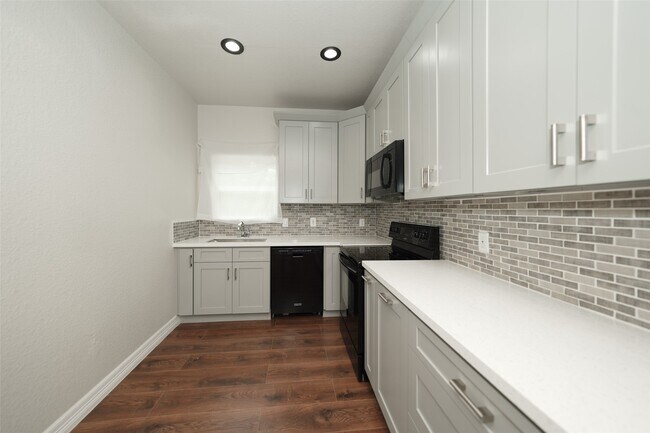 Building Photo - 9305 Kentshire Dr