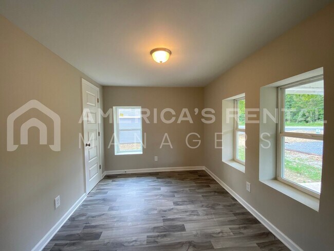 Building Photo - 3 Bedroom Home for Rent in Steele, AL!  DE...