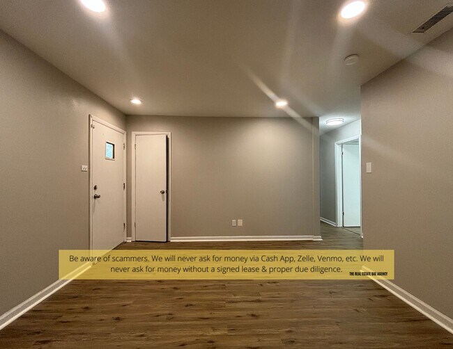 Building Photo - 1118 Soria St