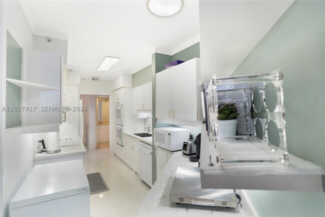Building Photo - 4775 Collins Ave