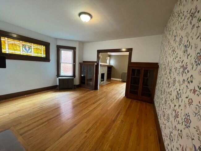 Building Photo - Mattern