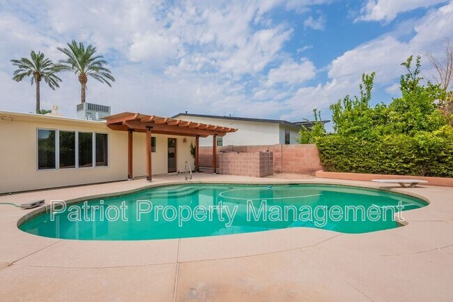Building Photo - 7024 E Orange Blossom Ln