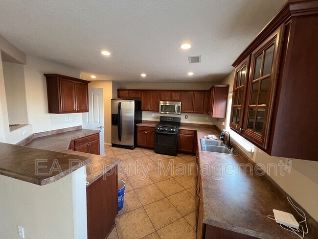 Building Photo - 3644 Clear Creek Rd