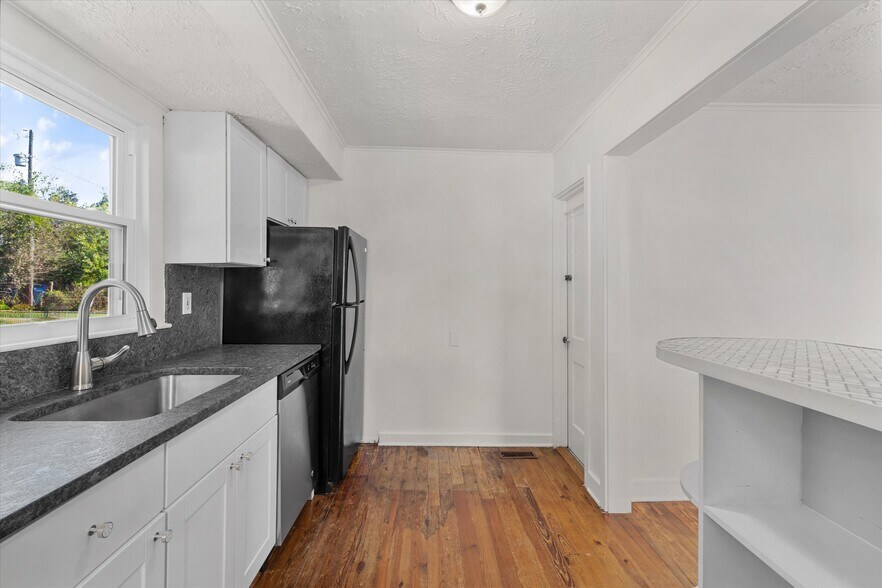 Building Photo - 3312 Clearview St