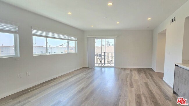 Building Photo - 8532 Cashio St