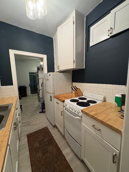 Building Photo - 624 S Pine St